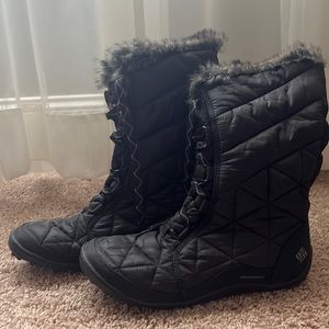 COLUMBIA SNOW BOOTS, HARDLY WORN